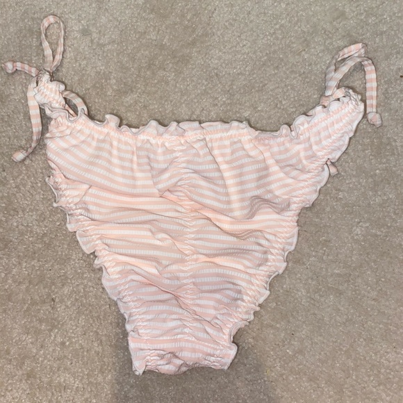 Cheeky bikini bottoms BOGO free! - Picture 2 of 2